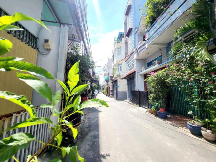 Bán nhà quận Tân Bình, đường Thiên Phước, 39m2, 2 tầng, hẻm xe hơi, 5.5 tỷ