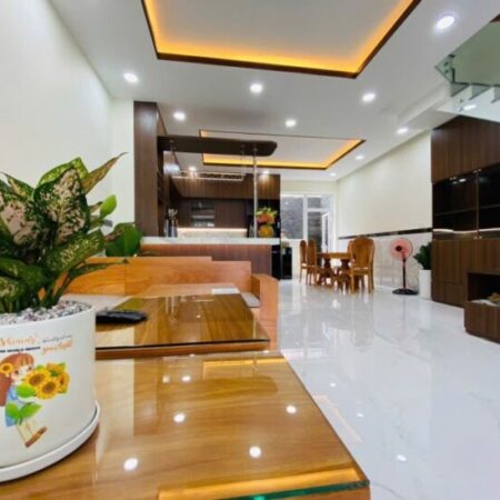 Bán nhà mặt phố Q.9, Thủ Đức, 147m², 4 tầng, 6PN, 15.4 tỷ, sổ hồng