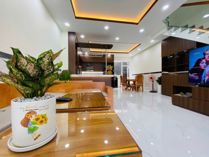 Bán nhà mặt phố Q.9, Thủ Đức, 147m², 4 tầng, 6PN, 15.4 tỷ, sổ hồng