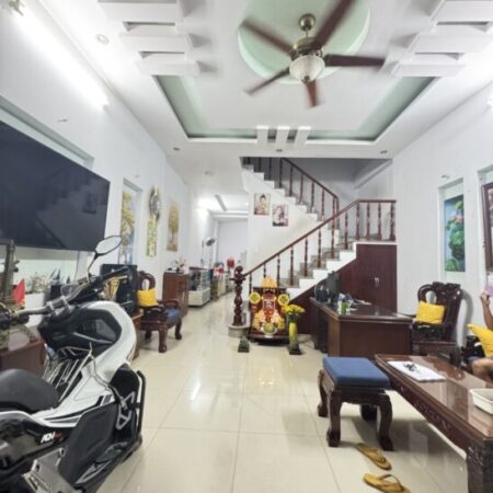 Bán nhà 80m2, 3PN, 3WC, Q.9, 6.8 tỷ, sổ hồng