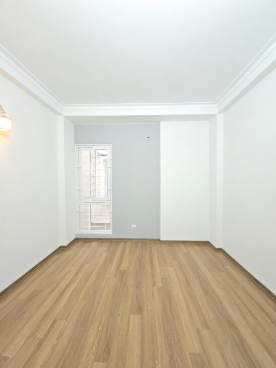 NHÀ ĐẸP NGÃ TƯ SỞ – 5 TẦNG MỚI Ở NGAY Ô TÔ GẦN HƠN 6 TỶ