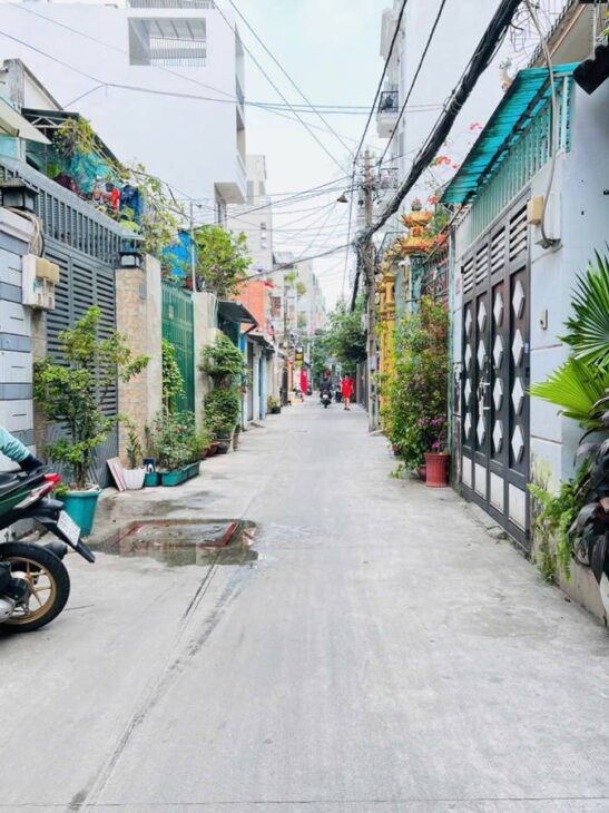 Nhà Mới ở Ngay HXH Cách Mạng Tháng 8 , 5tang 4mx10m, Sổ Vuông Hoàn Công Đủ BTCT, Nhỉnh 6 Tỷ