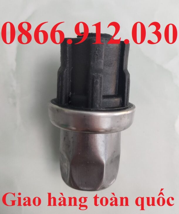 Chân tăng inox bọc nhựa vuông 40 bàn bếp công nghiệp