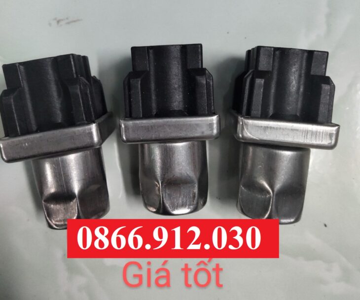 Chân tăng inox bọc nhựa vuông 40 bàn bếp công nghiệp