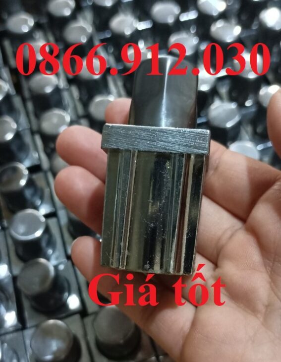 Chân tăng inox bọc nhựa vuông 40 bàn bếp công nghiệp