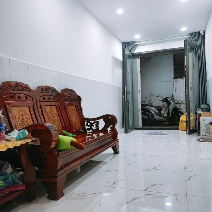 NGAY CÔNG VIÊN PHÚ NHUẬN, XE HƠI ĐỖ CỬA, 30M2 2 LẦU 2PN, MỚI Ở NGAY, SỔ VUÔNG ĐẸP, MẶT TIỀN THỤT