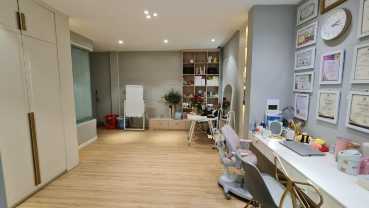 bán nhà Nguyễn Sơn- bệnh viện Tâm Anh, 105m x 6 tầng, lô góc, thang máy, 2 mặt ôtô tránh