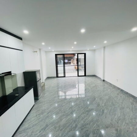 Bán nhà đẹp Đường Láng, Đống Đa, 52m2 giá 14.2 tỷ