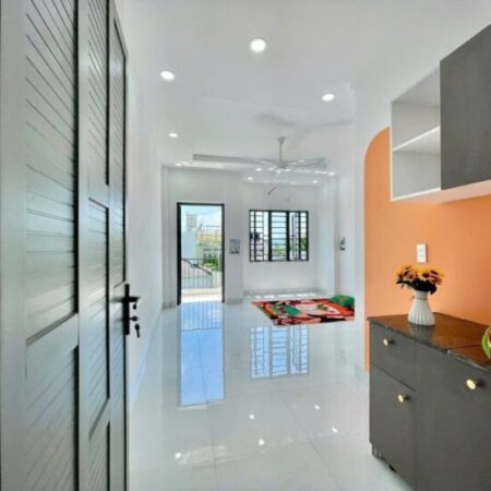 Bán nhà mặt phố Đỗ Xuân Hợp, P. Phước Long B, Q.9, 70m², 8.4 tỷ, 4 tầng, 7PN, 7WC.