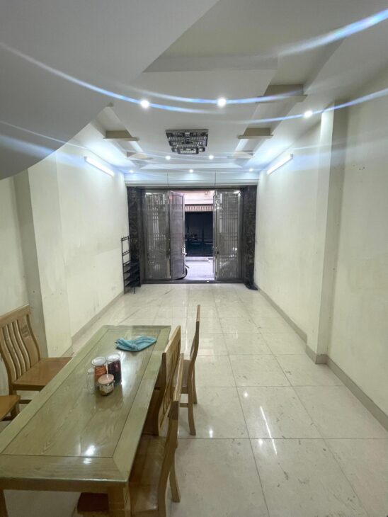 BÁN NHÀ TRẦN QUỐC HOÀN, CẦU GIẤY, PHÂN LÔ, Ô TÔ TRÁNH, 42M, 19 TỶ