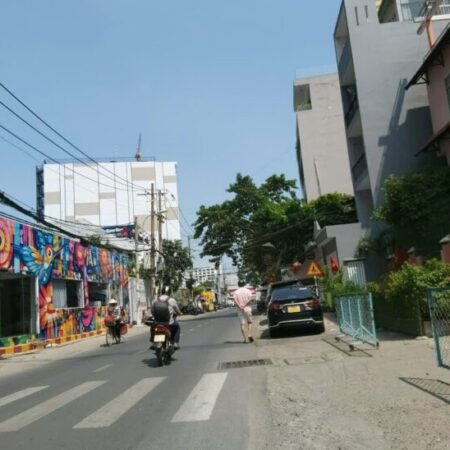 Bán nhà Gò Vấp, hẻm xe hơi Lê Quang Định, giáp Phạm Văn Đồng, 4 x 13, 3Pn, hơn 5 đồng