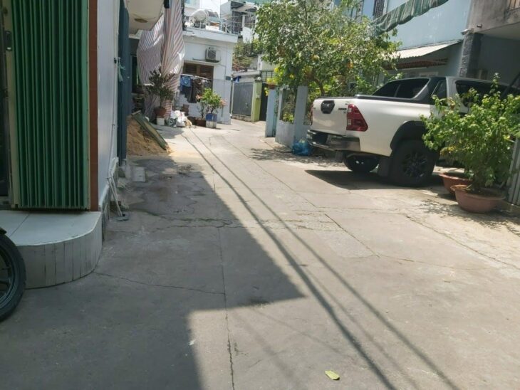 Bán nhà Gò Vấp, hẻm xe hơi , sát mặt tiền Nguyễn Kiệm, 5.5 x 23, 10.7 tỷ TL