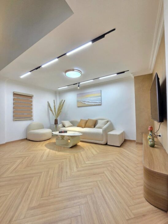 NHÀ LÔ GÓC KHU MAI HƯƠNG 5T 40M2.MTx5m gần trung tâm nhiều trường ĐH lớn,