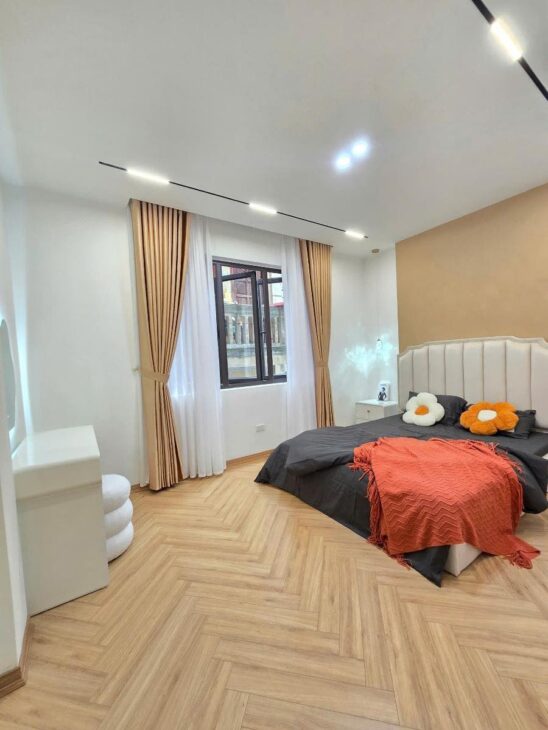 NHÀ LÔ GÓC KHU MAI HƯƠNG 5T 40M2.MTx5m gần trung tâm nhiều trường ĐH lớn,