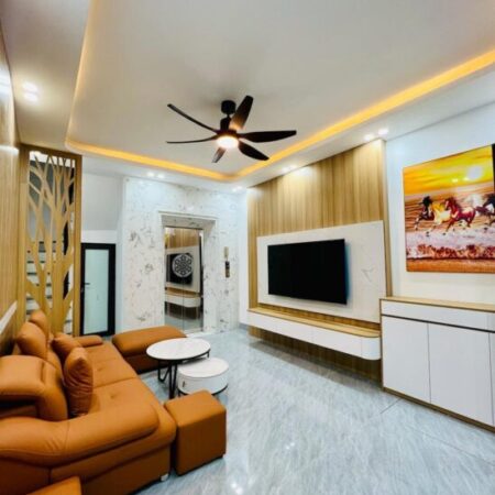 NHÀ MỚI 35m2.5T THANG MÁY- NỘI THẤT ĐẸP -Ở NGAY KHU TRẦN KHÁT CHÂN-HAI BÀ TRƯNG