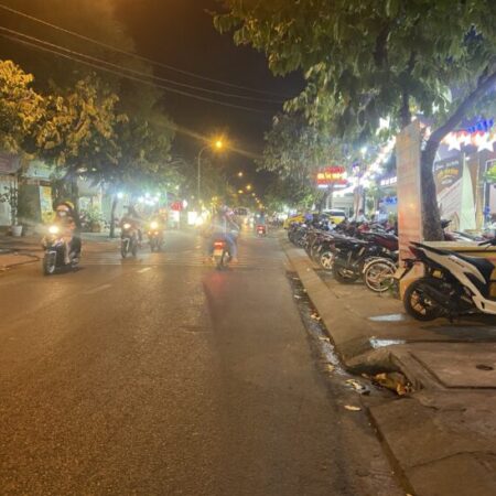 Bán nhà mặt tiền 6,5x12m giá 8,6 tỷ Đường Song Hành