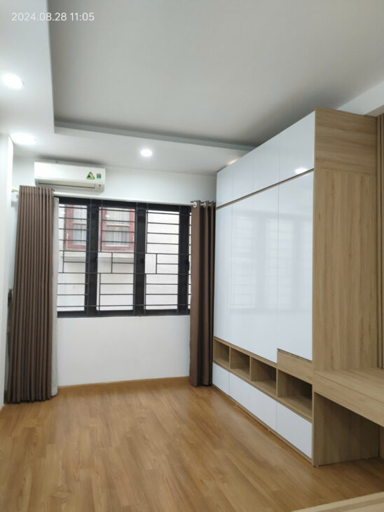 Cho thuê gấp tòa nhà văn phòng, thang máy 100m, 6 tầng, mặt tiền 5m, 51tr/th, Trương Định.