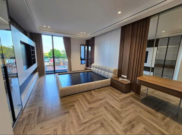 PHÂN LÔ HOÀNG QUỐC VIỆT, 6 TẦNG THANG MÁY, ÔTÔ ĐỖ TRONG NHÀ, 52M2 NHỈNH 15 TỶ 700