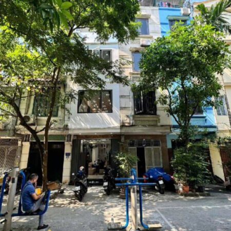 NHÀ ĐỨC GIANG, LONG BIÊN, VÀI BƯỚC RA Ô TÔ TRÁNH, DIỆN TÍCH RỘNG, NỞ HẬU 70M x 4T NHỈNH 6 TỶ