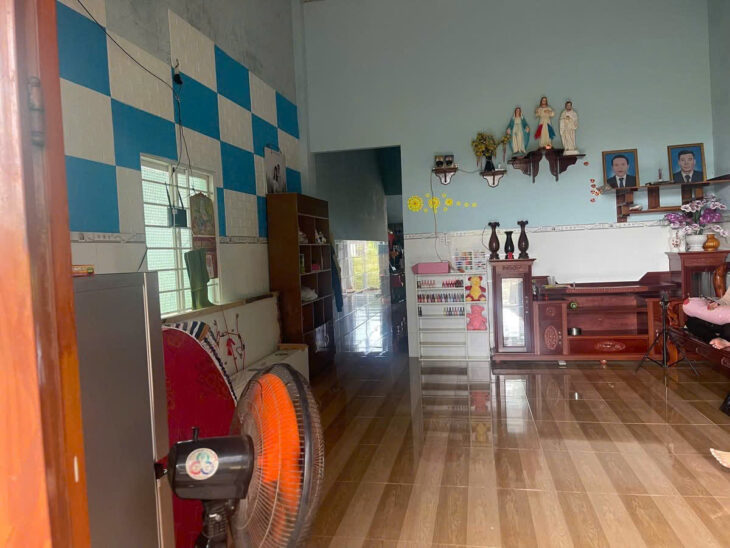 C CẢ NHÀ SANG MỸ ĐỊNH CƯ NÊN CẦN BÁN NHÀ VƯỜN CÓ 300 CÂY SẦU RIÊNG CÓ DÀN TƯỚI TỰ ĐỘNG NHÀ ĐIỆN