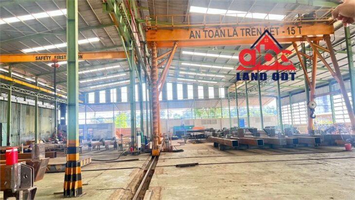 XT035 Sẵn xưởng trống kết cấu khung thép, có sẵn cầu trục hoạt động nhiều ngành nghề