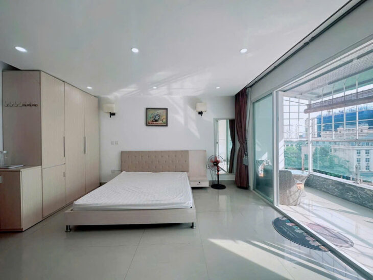 Bán Nhà MẠC THÁI TỔ – TRUNG KÍNH – PHÂN LÔ Vip – 2 MẶT NGÕ – Ô TÔ TRÁNH dừng đỗ vòng quanh. DT 80m