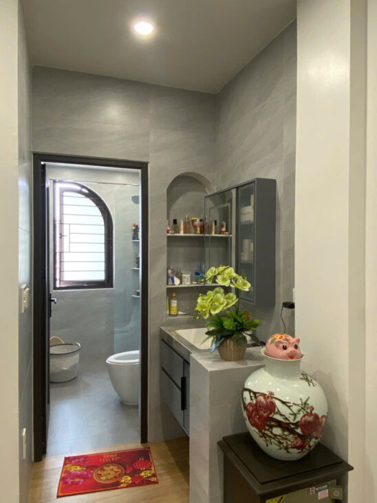 Bán nhà mặt đường Khúc Thừa Dụ – 4 tầng, độc lập, đẹp như mới – Giá 5.5 tỉ