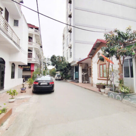 Bán nhà phân lô Tô Vũ – 193 Văn Cao, 50m 3 tầng, độc lập, đường 10m, Giá 3.2 tỉ