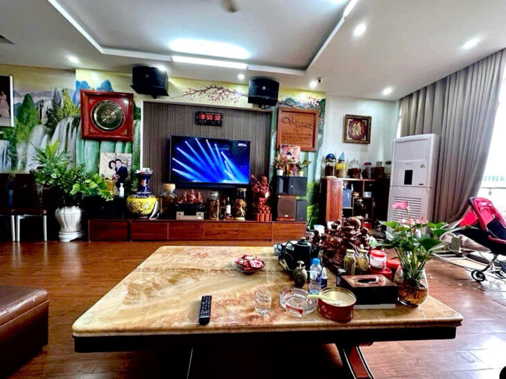 Khu đất dịch vụ Tây Nam Linh Đàm, đường ô tô tránh nhau, có vỉa hè rộng, kinh doanh sầm uất,