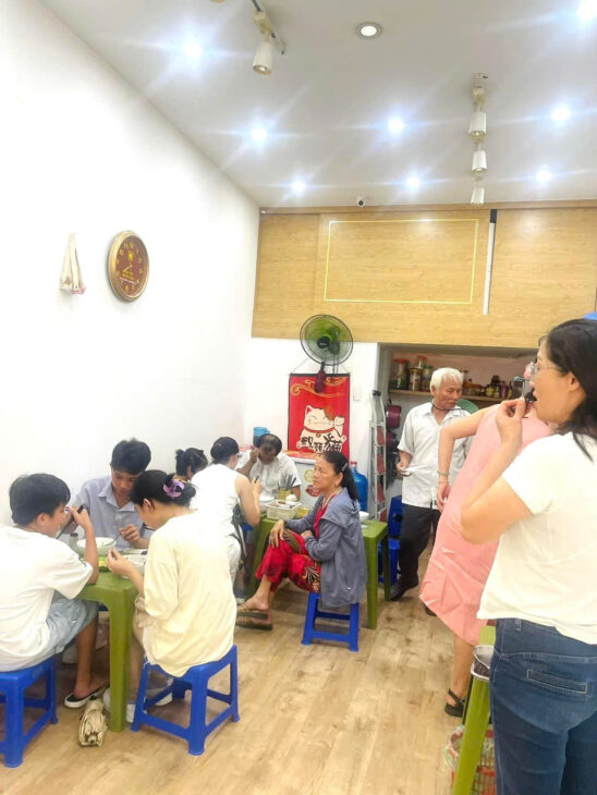 GIÁ TỐT – MÌNH CHO THUÊ MẶT BẰNG KINH DOANH BUỔI SÁNG TỪ 5H-15H CHIỀU TẠI PHỐ CỬA NAM, PHƯỜNG CỬA