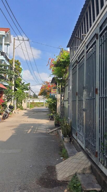 Bán NHÀ 5 Tầng CÓ HẦM, SHR sát bên chợ Long Trường – Giá Hot hơn 4ty xíu.