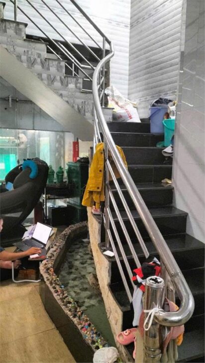 VỊ TRÍ ĐẸP, KẾT CẤU 5 Tầng CÓ HẦM – Giá Hot hơn 4ty xíu. VỊ TRÍ TRUNG TÂM – CHỦ GẤP BÁN