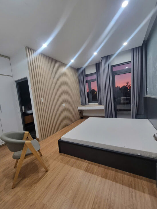 Bán nhà mặt phố Q.9, 112m², 4 tầng, 5PN, 13.9 tỷ, sổ hồng