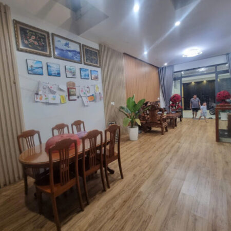 Bán nhà mặt phố Q.9, 112m², 4 tầng, 5PN, 13.9 tỷ, sổ hồng