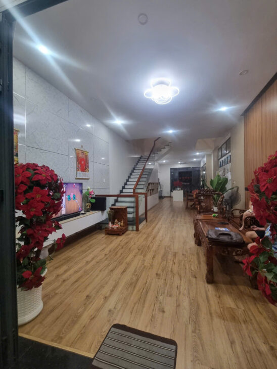 Bán nhà mặt phố Q.9, 112m², 4 tầng, 5PN, 13.9 tỷ, sổ hồng