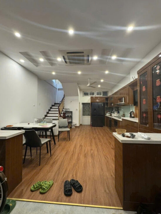 Cần bán nhà Triều Khúc diện tích 46m2, 4 tầng đẹp, nội thất cao cấp, gần chợ