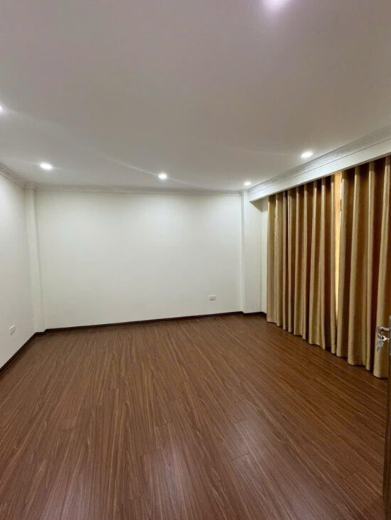Cực Hiếm! Bát Khối Long Biên 42m2, 5 Tầng, MT 6.4m, Ôtô Đỗ Cổng, Full Nội Thất, 6 Tỷ!