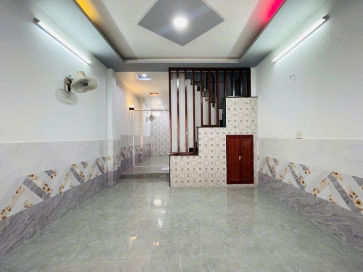 Bán nhà MẶT TIỀN giá trong hẻm-xe hơi vào nhà-ngay chợ Gò Vấp-khu VIP phường 4 chỉ