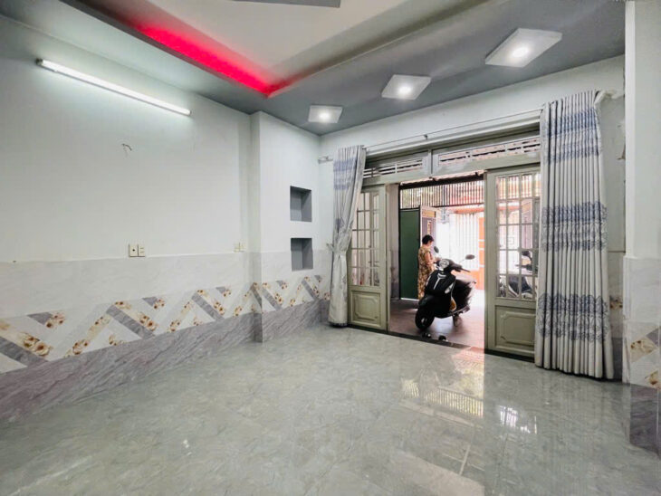 Bán nhà MẶT TIỀN giá trong hẻm-xe hơi vào nhà-ngay chợ Gò Vấp-khu VIP phường 4 chỉ