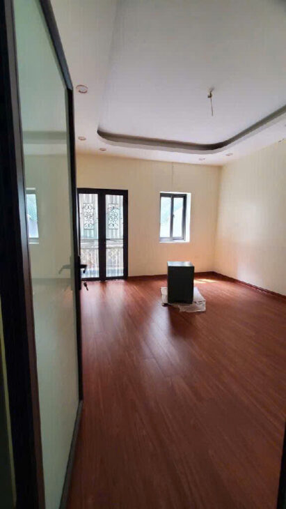 TÔN ĐỨC THẮNG-ĐỐNG ĐA 35M ,3 TẦNG, 3 NGỦ, NGÕ RỘNG 3 M, 50 RA Ô TÔ TRÁNH, SỔ ĐỎ CC. 5,2 TỶ