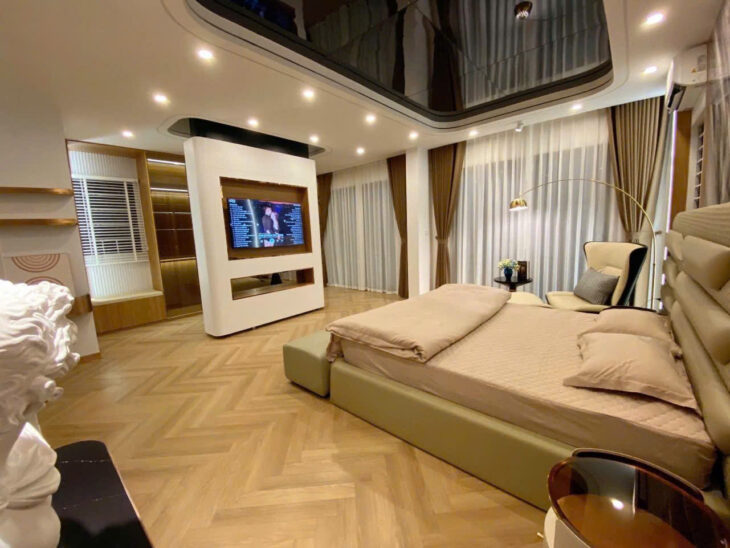LUXURY HOUSE Tại 135 Đội Cấn (ngay sát Hồ Đầm Tròn)