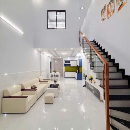 Bán gấp tỉnh lộ 10 nhà đẹp – lô góc 2 mặt thoáng – cách mặt tiền vài bước chân gấp