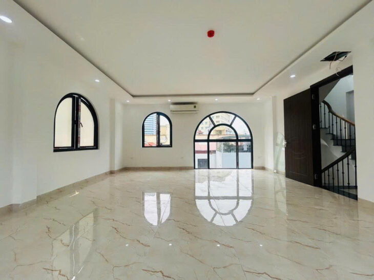 Bán toà nhà VP Nguyễn Chí Thanh – 85m x 7 tầng thang máy, ôtô đỗ cửa, MT 8m