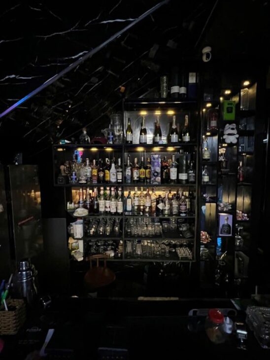 Quận 1, Sang quán Bar Tây Khu Khách VIP – Sang , tại trung tâm Quận 1, Tel : 0932158409 –