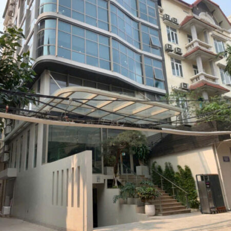 Bán nhà cũ mặt đường thông bàn cờ Trần Quang Diệu, Đống Đa – sổ đỏ 110m, Mặt tiền 11m giá 39 tỷ