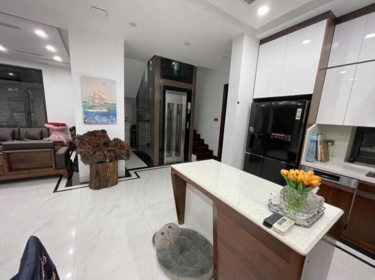 Cần bán BT Trung văn Intracom, Tố Hữu, DT:145m x 4T,MT 6,2m. Giá 34,5 tỷ. LH: 0964769634