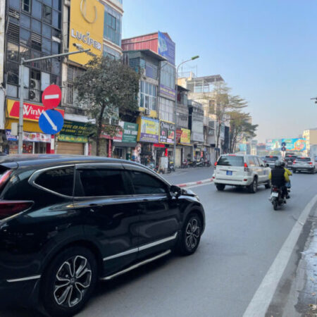 MẶT PHỐ KHÂM THIÊN,KINH DOANH ĐỈNH ,VỈA HÈ ĐÁ BÓNG ,TẦNG 1 THÔNG SÀN KINH DOANH ,GIÁ ĐẦU