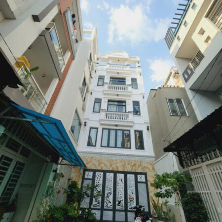 Hiếm có khó tìm – nhà 5 tầng, 67m², hẻm xe hơi, full nội thất gỗ quý – chỉ 6.8 tỷ. Không có căn thứ