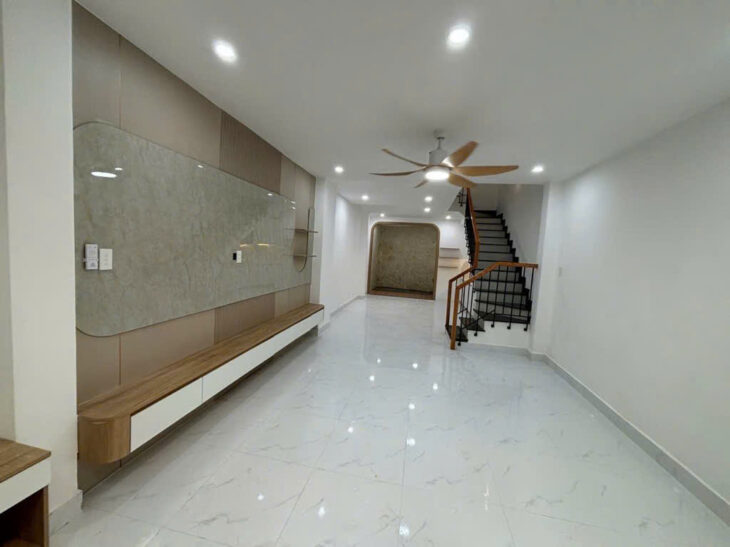 Giáp Mặt tiền 5 Tầng – 52m2 – 4PN 5 Tolet – $ 6,6 Tỷ , TK Hiện đại – Nở hậu