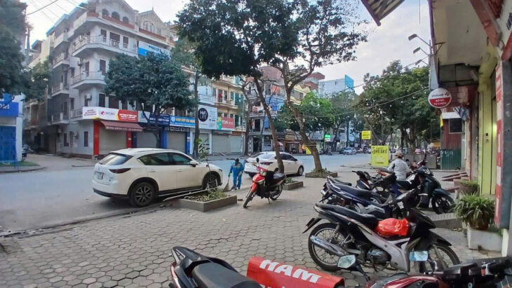 NHỈNH 30 TỶ MẶT PHỐ PHÂN LÔ,KINH DOANH SẦM UẤT,VỈA HÈ CỰC RỘNG,THUỘC CON PHỐ ĐẸP NHẤT QUẬN HOÀNG